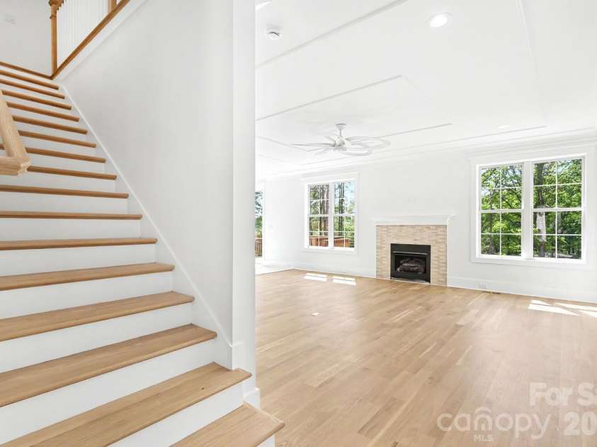 4304 Tangle Drive, Charlotte, NC 28211.  MLS# CAR4363691, YatesRealty ID 27060. Stairway