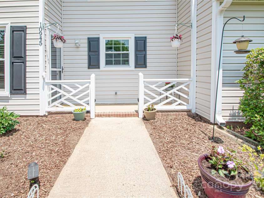 10945 Winterbourne Court, Charlotte, NC 28277.  MLS# CAR4263470, YatesRealty ID 27062. 