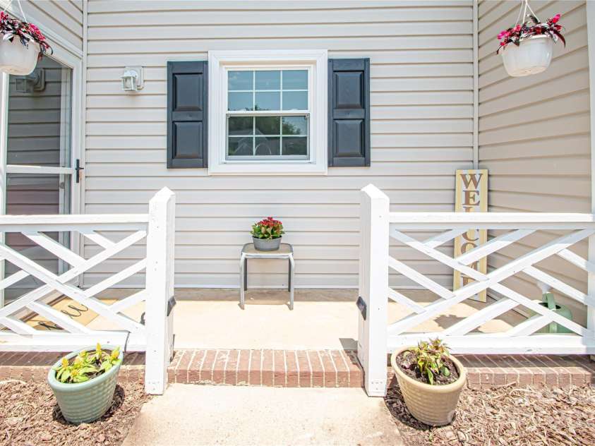 10945 Winterbourne Court, Charlotte, NC 28277.  MLS# CAR4263470, YatesRealty ID 27062. 