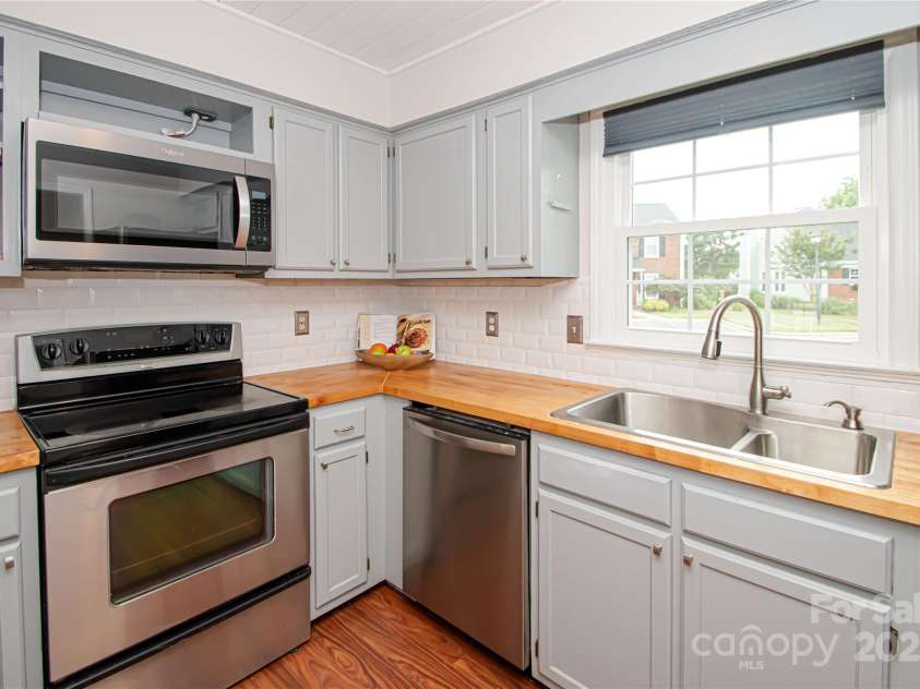 10945 Winterbourne Court, Charlotte, NC 28277.  MLS# CAR4263470, YatesRealty ID 27062. 