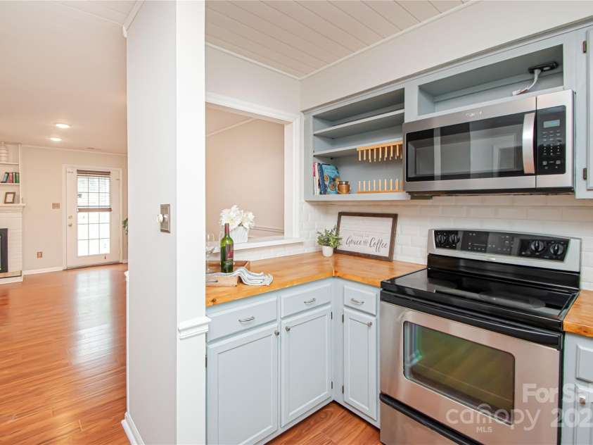 10945 Winterbourne Court, Charlotte, NC 28277.  MLS# CAR4263470, YatesRealty ID 27062. 