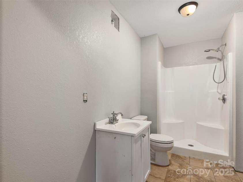 422 Day Lily Drive, Leicester, NC 28748.  MLS# CAR4278707, YatesRealty ID 27063. 