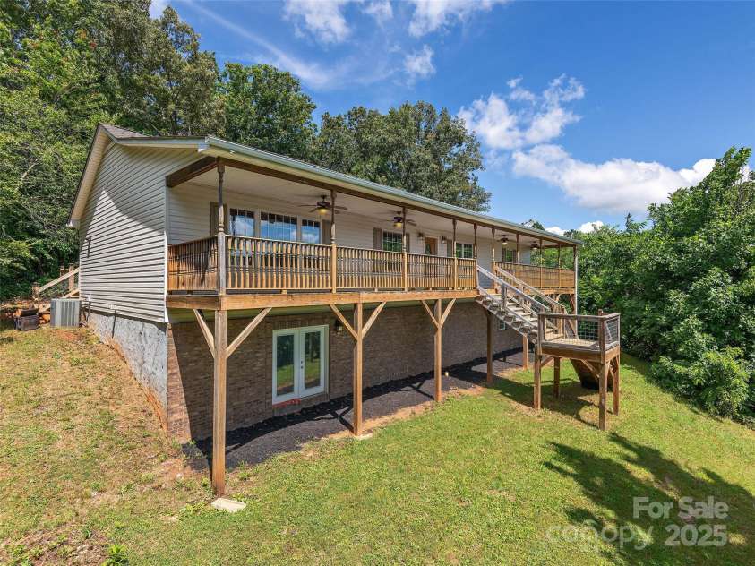 422 Day Lily Drive, Leicester, NC 28748.  MLS# CAR4278707, YatesRealty ID 27063. 