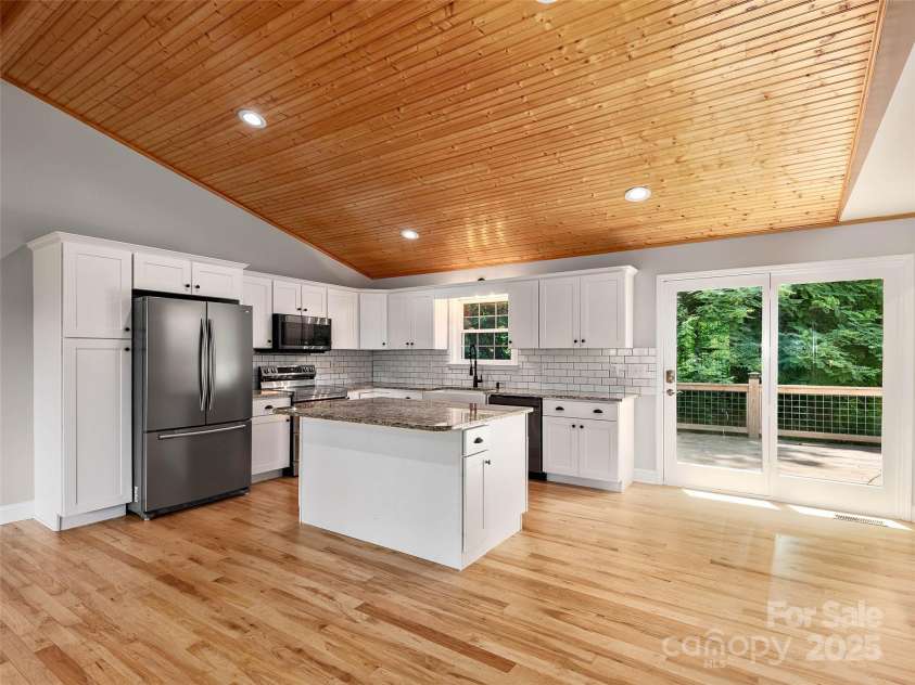 422 Day Lily Drive, Leicester, NC 28748.  MLS# CAR4278707, YatesRealty ID 27063. 