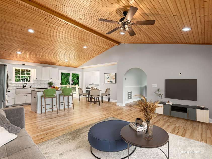 422 Day Lily Drive, Leicester, NC 28748.  MLS# CAR4278707, YatesRealty ID 27063. 