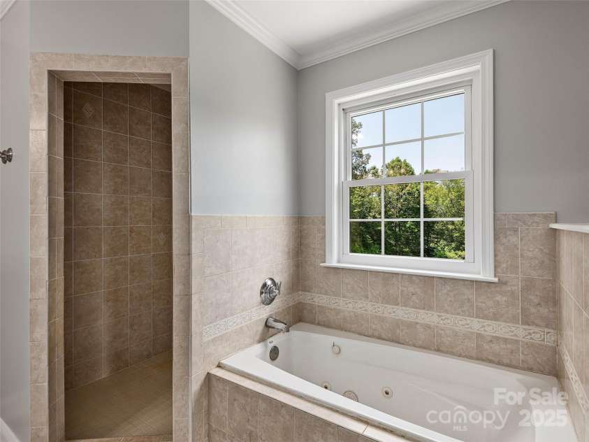 422 Day Lily Drive, Leicester, NC 28748.  MLS# CAR4278707, YatesRealty ID 27063. 