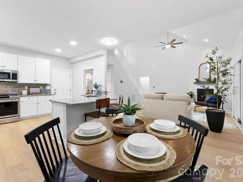 883 Silver Charm Lane, York, SC 29745.  MLS# CAR4364779, YatesRealty ID 27063. Breakfast Area
