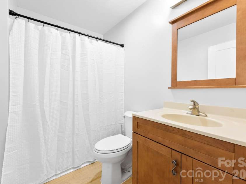 883 Silver Charm Lane, York, SC 29745.  MLS# CAR4364779, YatesRealty ID 27063. Guest Bathroom