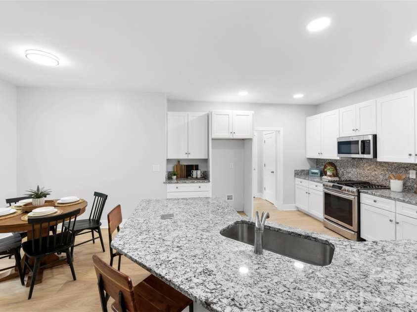 883 Silver Charm Lane, York, SC 29745.  MLS# CAR4364779, YatesRealty ID 27063. Kitchen