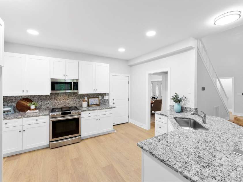 883 Silver Charm Lane, York, SC 29745.  MLS# CAR4364779, YatesRealty ID 27063. Kitchen
