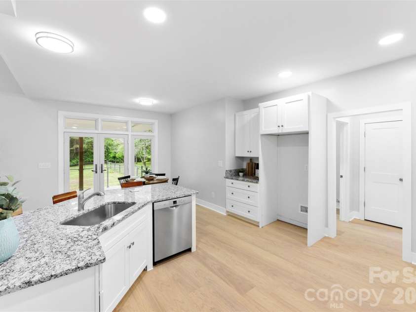 883 Silver Charm Lane, York, SC 29745.  MLS# CAR4364779, YatesRealty ID 27063. Kitchen