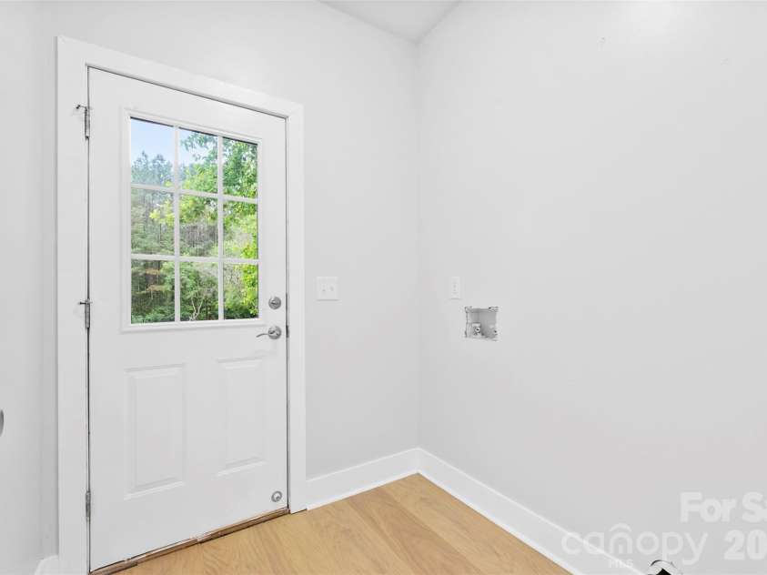 883 Silver Charm Lane, York, SC 29745.  MLS# CAR4364779, YatesRealty ID 27063. Laundry Room