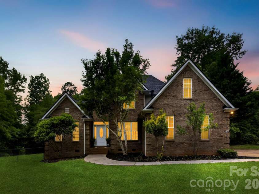 883 Silver Charm Lane, York, SC 29745.  MLS# CAR4364779, YatesRealty ID 27063. Welcome Home!