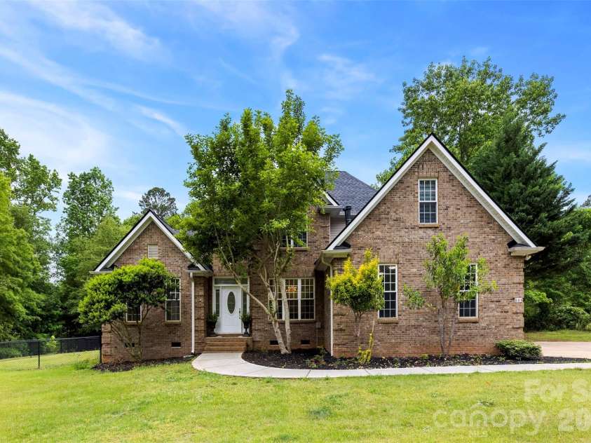 883 Silver Charm Lane, York, SC 29745.  MLS# CAR4364779, YatesRealty ID 27063. Welcome Home!