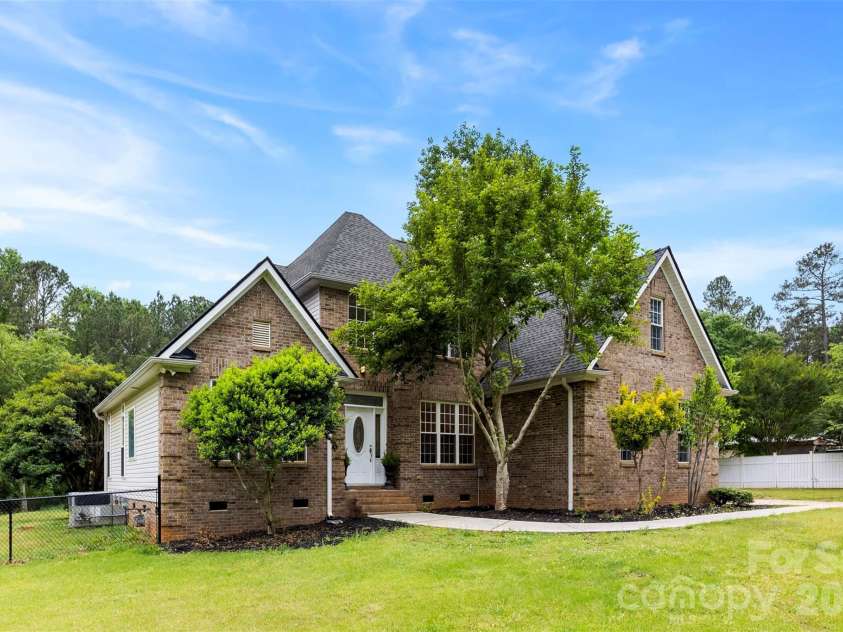 883 Silver Charm Lane, York, SC 29745.  MLS# CAR4364779, YatesRealty ID 27063. Welcome Home!