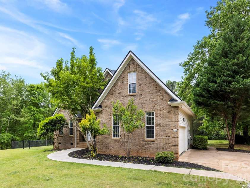 883 Silver Charm Lane, York, SC 29745.  MLS# CAR4364779, YatesRealty ID 27063. Welcome Home!