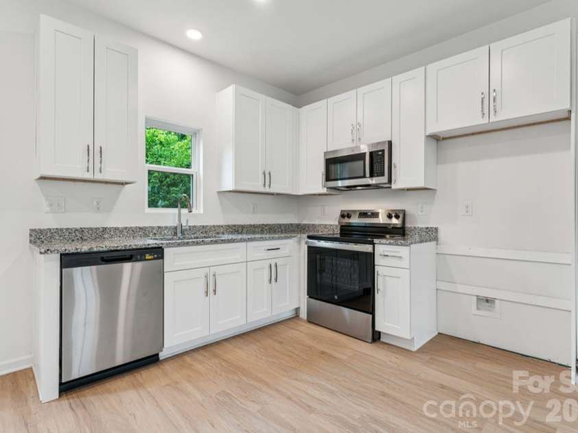 1005 Glenview Avenue, Gastonia, NC 28054.  MLS# CAR4384399, YatesRealty ID 27064. 