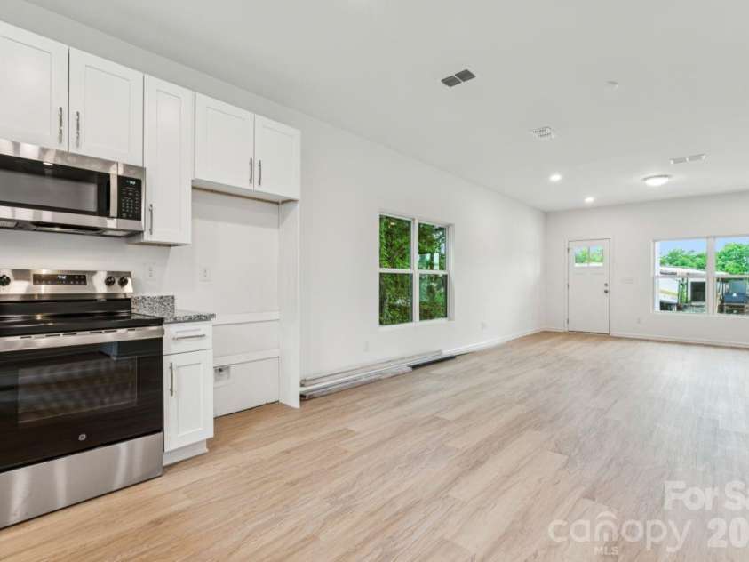 1005 Glenview Avenue, Gastonia, NC 28054.  MLS# CAR4384399, YatesRealty ID 27064. 