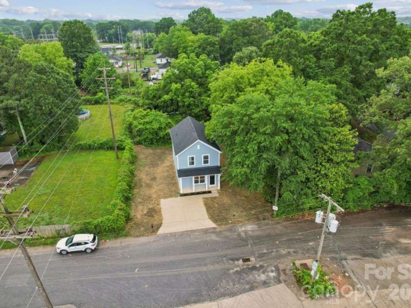 1005 Glenview Avenue, Gastonia, NC 28054.  MLS# CAR4384399, YatesRealty ID 27064. 