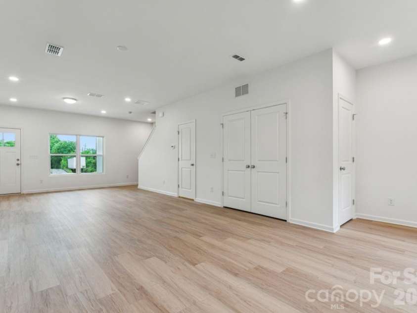 1005 Glenview Avenue, Gastonia, NC 28054.  MLS# CAR4384399, YatesRealty ID 27064. Living Room & Front Entrance