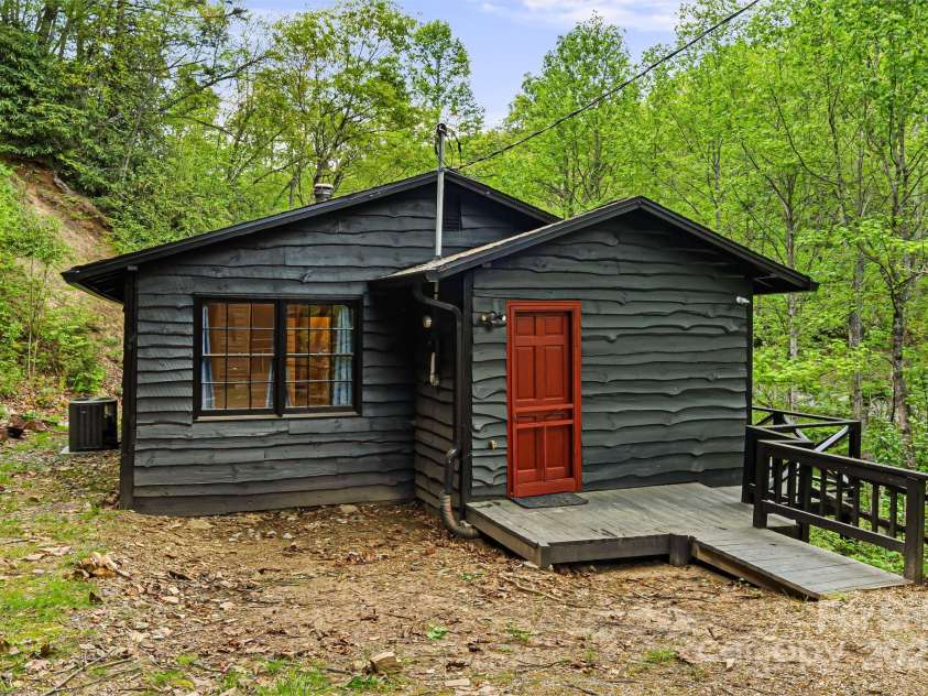 83 Snowy Cove Lane, Black Mountain, NC 28711.  MLS# CAR4255677, YatesRealty ID 27065. 