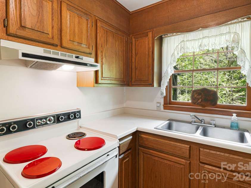 83 Snowy Cove Lane, Black Mountain, NC 28711.  MLS# CAR4255677, YatesRealty ID 27065. 