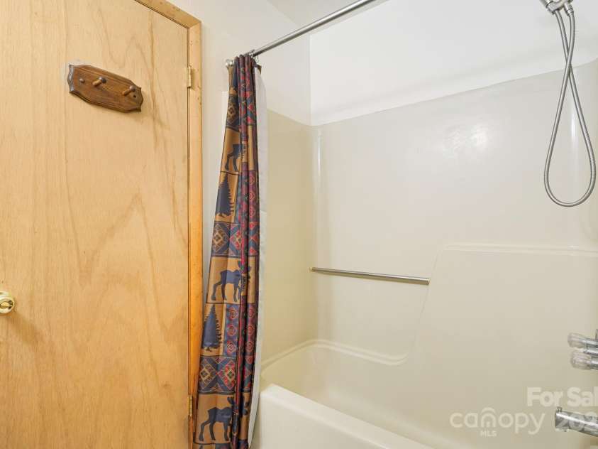 83 Snowy Cove Lane, Black Mountain, NC 28711.  MLS# CAR4255677, YatesRealty ID 27065. 