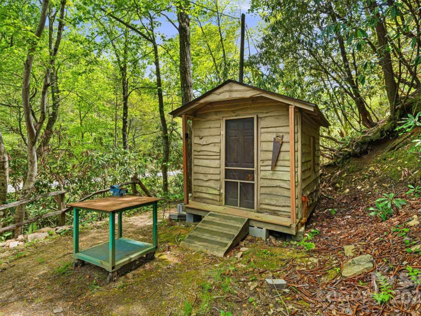 83 Snowy Cove Lane, Black Mountain, NC 28711.  MLS# CAR4255677, YatesRealty ID 27065. 