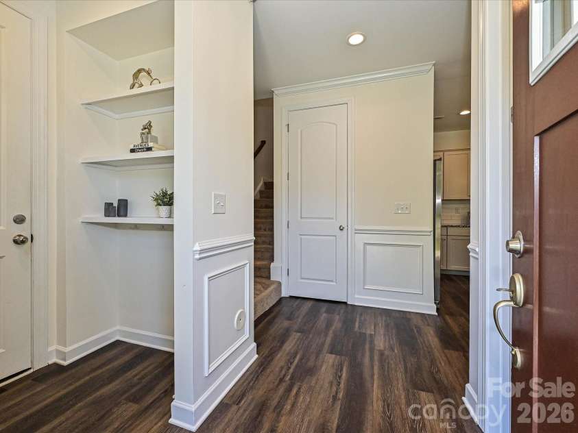 9238 Glenburn Lane, Charlotte, NC 28278.  MLS# CAR4369234, YatesRealty ID 27065. Entrance