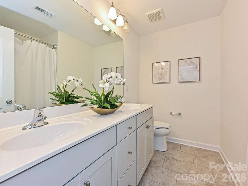 9238 Glenburn Lane, Charlotte, NC 28278.  MLS# CAR4369234, YatesRealty ID 27065. Full Bathroom