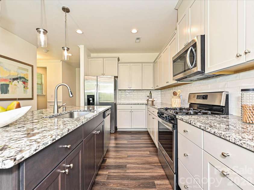 9238 Glenburn Lane, Charlotte, NC 28278.  MLS# CAR4369234, YatesRealty ID 27065. Kitchen