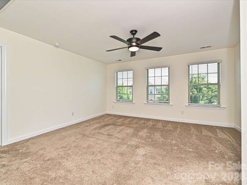 9238 Glenburn Lane, Charlotte, NC 28278.  MLS# CAR4369234, YatesRealty ID 27065. Loft