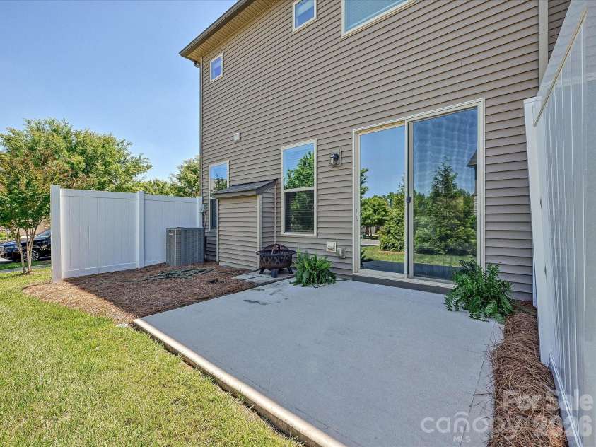 9238 Glenburn Lane, Charlotte, NC 28278.  MLS# CAR4369234, YatesRealty ID 27065. Patio