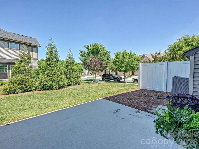 9238 Glenburn Lane, Charlotte, NC 28278.  MLS# CAR4369234, YatesRealty ID 27065. Patio