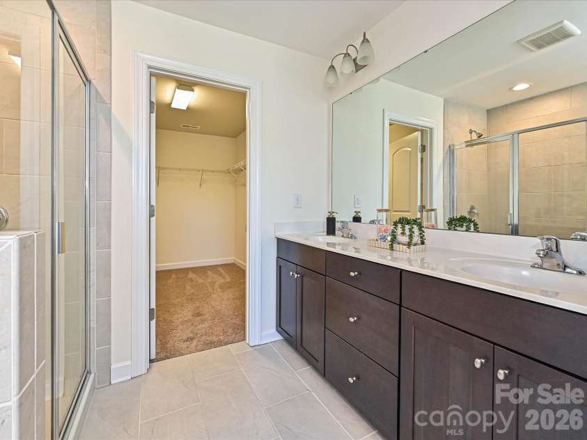9238 Glenburn Lane, Charlotte, NC 28278.  MLS# CAR4369234, YatesRealty ID 27065. Primary Bathroom