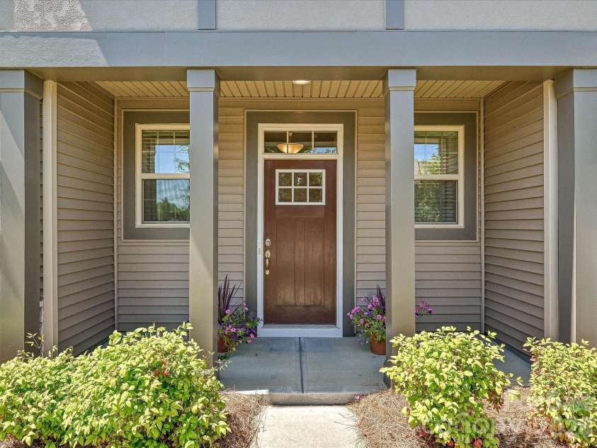 9238 Glenburn Lane, Charlotte, NC 28278.  MLS# CAR4369234, YatesRealty ID 27065. Welcome