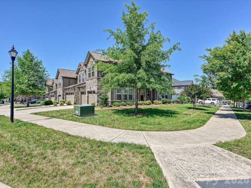 9238 Glenburn Lane, Charlotte, NC 28278.  MLS# CAR4369234, YatesRealty ID 27065. Welcome Home