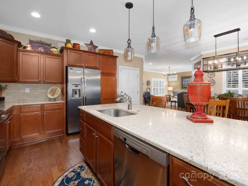 14914 Dewpoint Place, Huntersville, NC 28078.  MLS# CAR4279093, YatesRealty ID 27066. Beautiful, neutral quartz countertops and backsplash.
