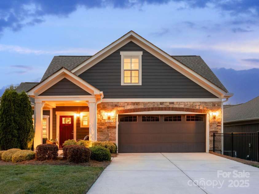 14914 Dewpoint Place, Huntersville, NC 28078.  MLS# CAR4279093, YatesRealty ID 27066. Driveway allows for ample overflow parking.