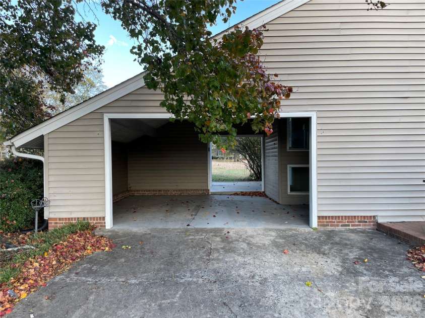 6174 Center Grove Road, Kershaw, SC 29067.  MLS# CAR4358786, YatesRealty ID 27066. 