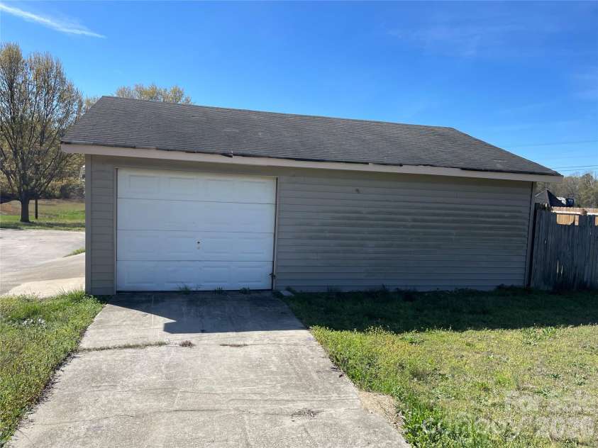 6174 Center Grove Road, Kershaw, SC 29067.  MLS# CAR4358786, YatesRealty ID 27066. 