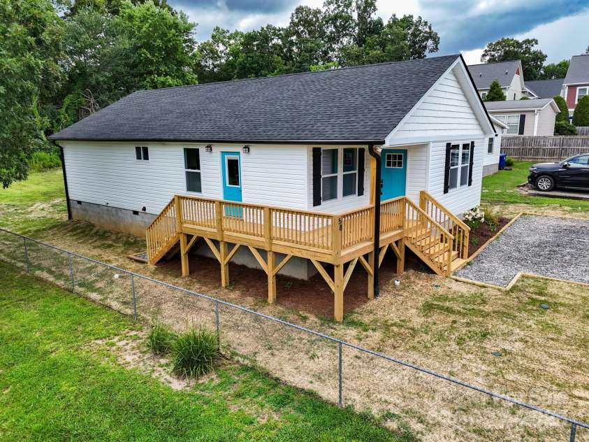 58 Goldmont Street, Black Mountain, NC 28711.  MLS# CAR4261245, YatesRealty ID 27067. 