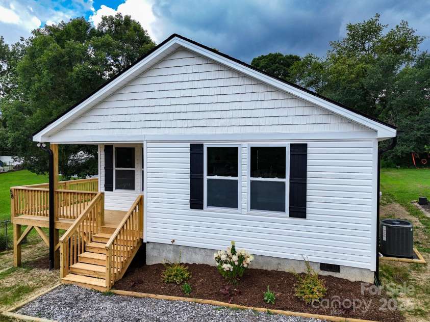 58 Goldmont Street, Black Mountain, NC 28711.  MLS# CAR4261245, YatesRealty ID 27067. 