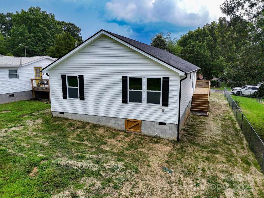 58 Goldmont Street, Black Mountain, NC 28711.  MLS# CAR4261245, YatesRealty ID 27067. 