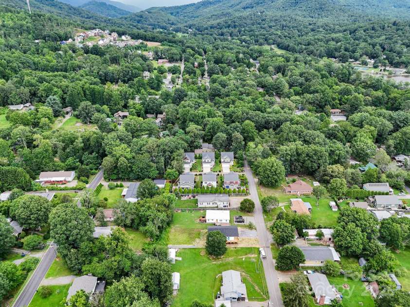 58 Goldmont Street, Black Mountain, NC 28711.  MLS# CAR4261245, YatesRealty ID 27067. 