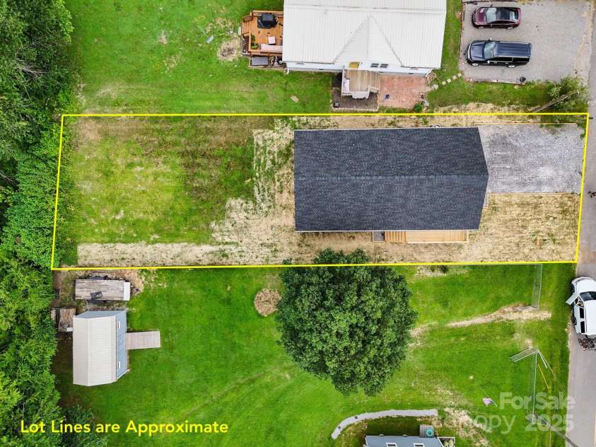 58 Goldmont Street, Black Mountain, NC 28711.  MLS# CAR4261245, YatesRealty ID 27067. 