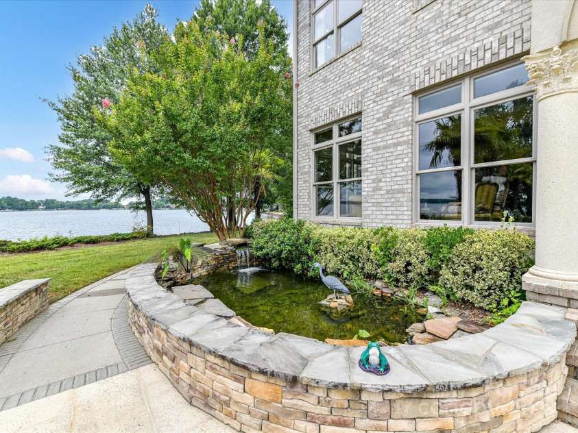 18201 Mainsail Pointe Drive, Cornelius, NC 28031.  MLS# CAR4279540, YatesRealty ID 27069. 