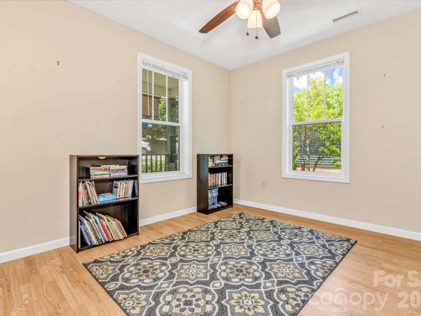 4 Mckinley Avenue, Asheville, NC 28803.  MLS# CAR4332599, YatesRealty ID 27069. 