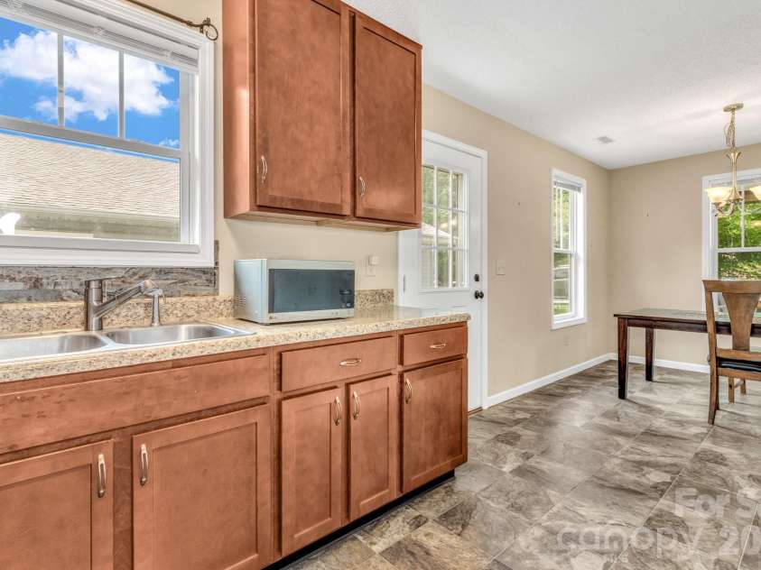 4 Mckinley Avenue, Asheville, NC 28803.  MLS# CAR4332599, YatesRealty ID 27069. 