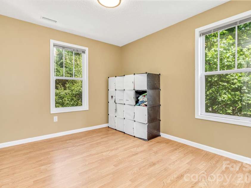 4 Mckinley Avenue, Asheville, NC 28803.  MLS# CAR4332599, YatesRealty ID 27069. 
